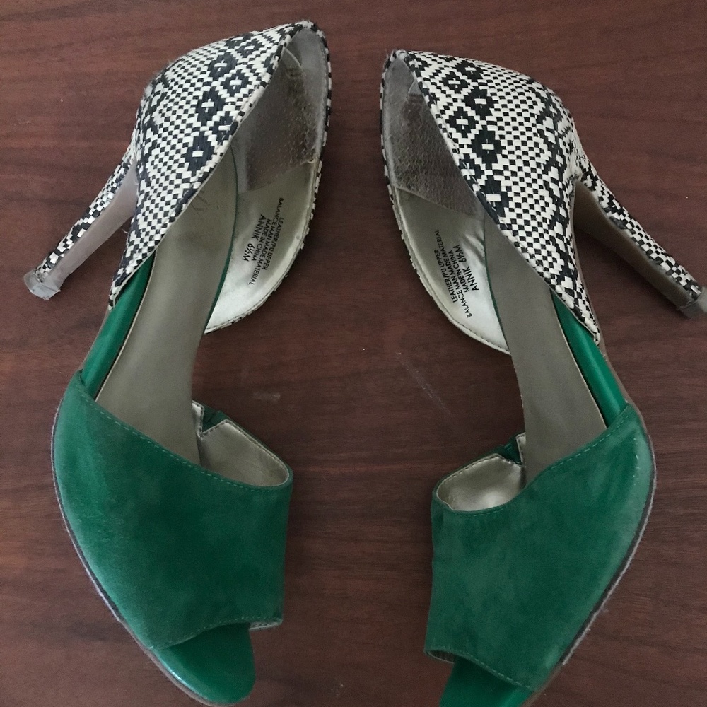 Levity Green and black/white weave, heels, 6.5